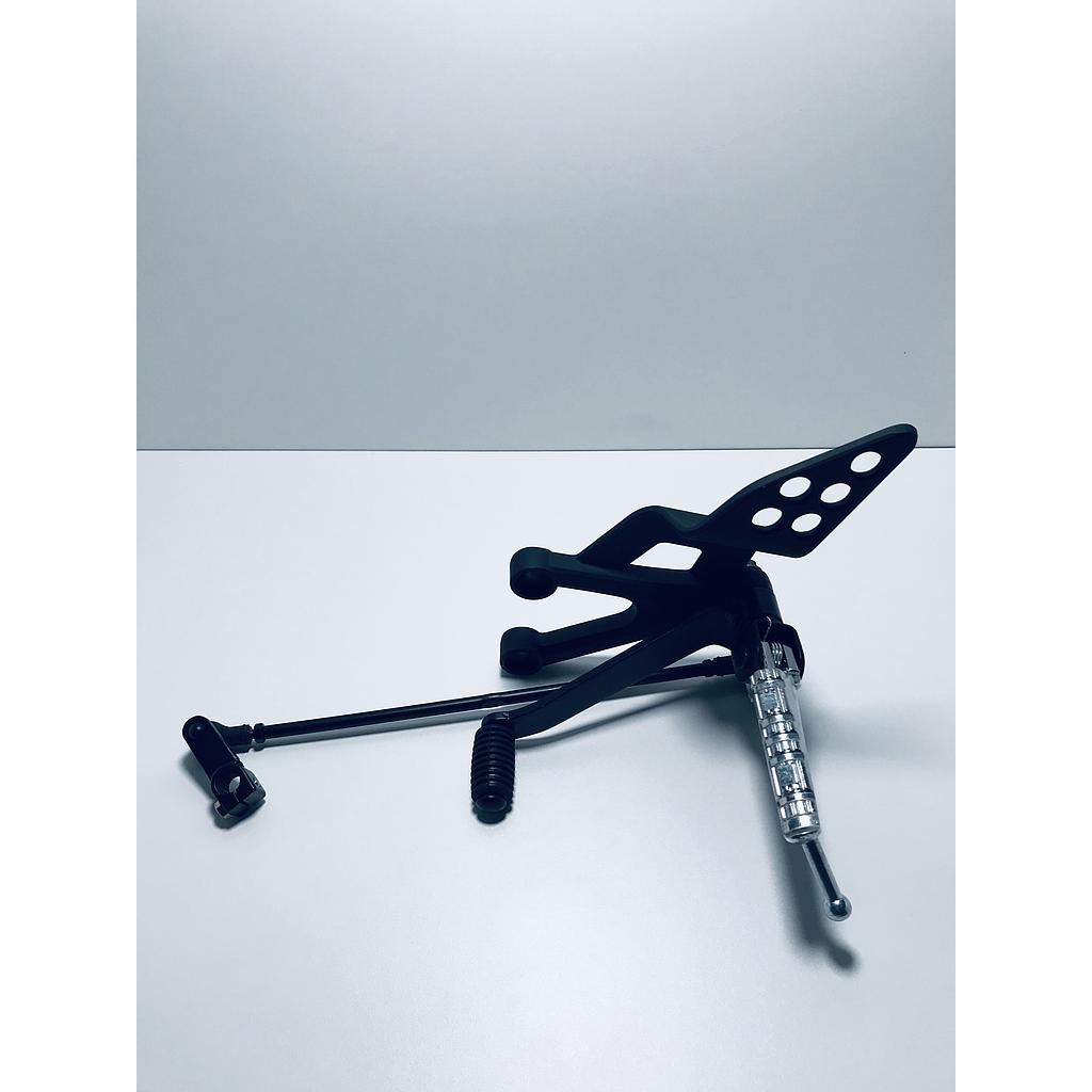 Reposapiés con base y palanca de cambios izquierdo GP