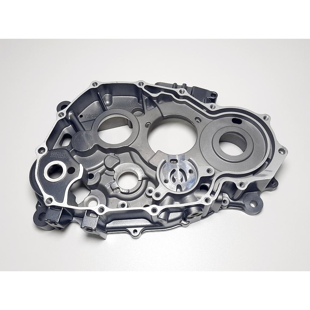 TAPA CENTRAL DERECHA DE RADIADOR  DE MOTOR GL300TT