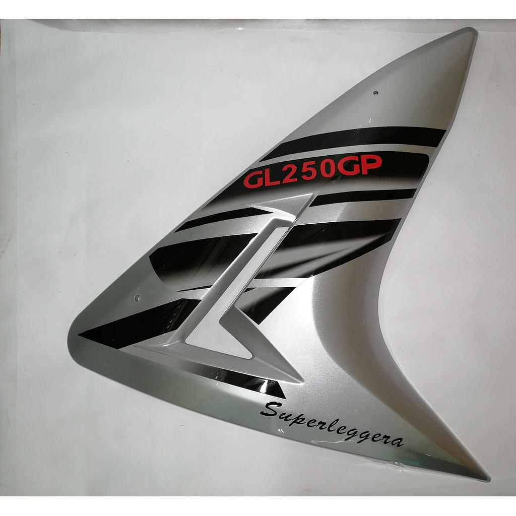 Tapa plástico lateral cobertor inferior derecho GP250 PLATA